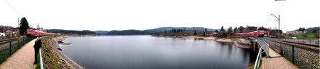 Eingleisig am Schluchsee... - 1.jpg