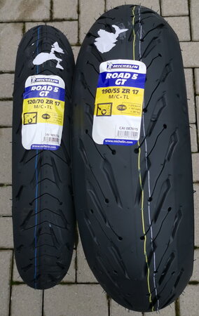 Michelin_Road_5_GT_120_190_55_17.jpg