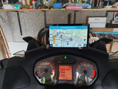 Zumo XT2 an BMW RT.jpg